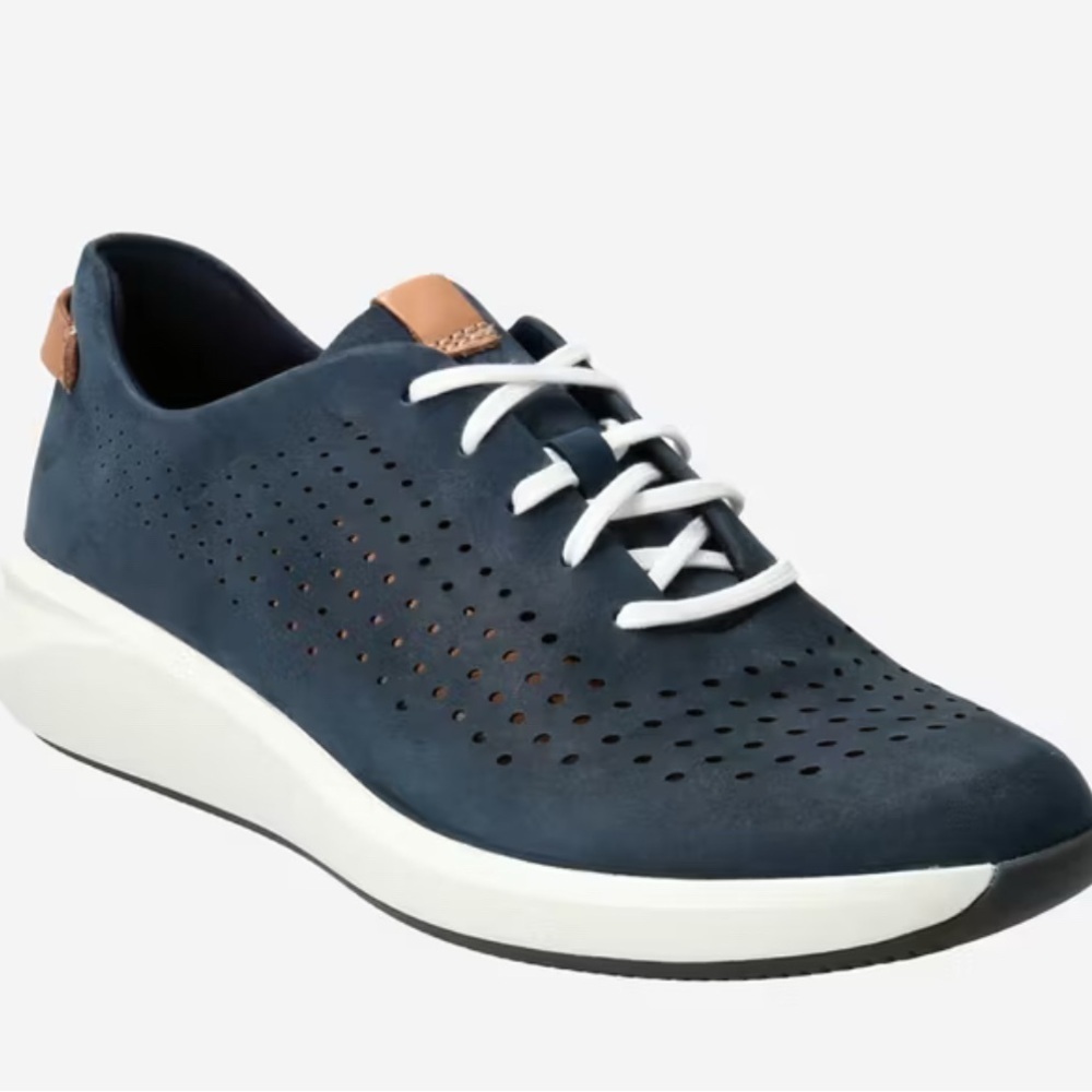 Clarks Art. 
Un Rio Tie Navy Sneakers with White Sole